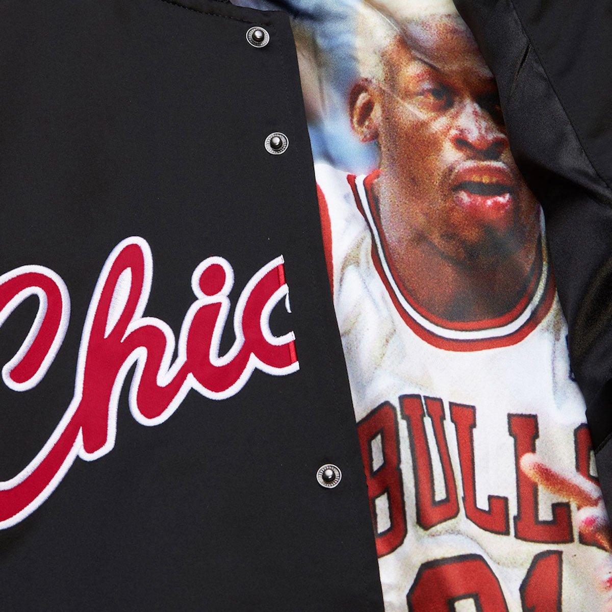 Mitchell & Ness x NBA Bulls Vintage Logo Dennis Rodman Satin Jacket - Black image 3